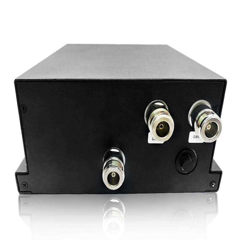 China RF 824-960MHz/1710-1880MHz/1920-2170MHz Triplexer 3